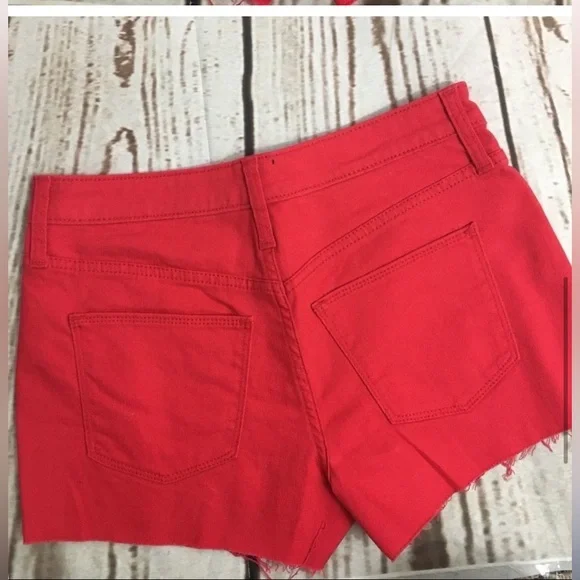 🇺🇸 Universal Thread Red High Rise Shortie Cut Off Jean Shorts 6 / 28R - Picture 6 of 11
